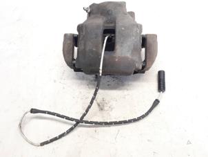 Używane Zacisk hamulcowy lewy przód BMW X5 (E53) 3.0d 24V Cena € 21,00 Procedura marży oferowane przez Reclycar De Boer BV