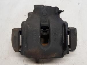 Używane Zacisk hamulcowy prawy przód BMW X5 (E53) 3.0d 24V Cena € 21,00 Procedura marży oferowane przez Reclycar De Boer BV