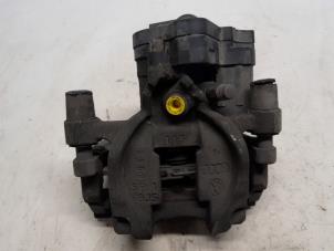 Gebruikte Remklauw (Tang) links-achter Volkswagen Golf VII (AUA) 1.4 TGI 16V Prijs € 63,00 Margeregeling aangeboden door Reclycar De Boer BV