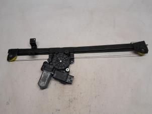 Begagnade Fönstermekanism, 2-dörrars, höger fram Fiat Ducato (250) 2.0 D 115 Multijet Pris € 52,50 Marginaltabell erbjuds av Reclycar De Boer BV