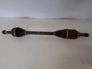 Gebruikte Aandrijfas links-voor Renault Clio IV Estate/Grandtour (7R) 0.9 Energy TCE 90 12V Prijs € 42,00 Margeregeling aangeboden door Reclycar De Boer BV