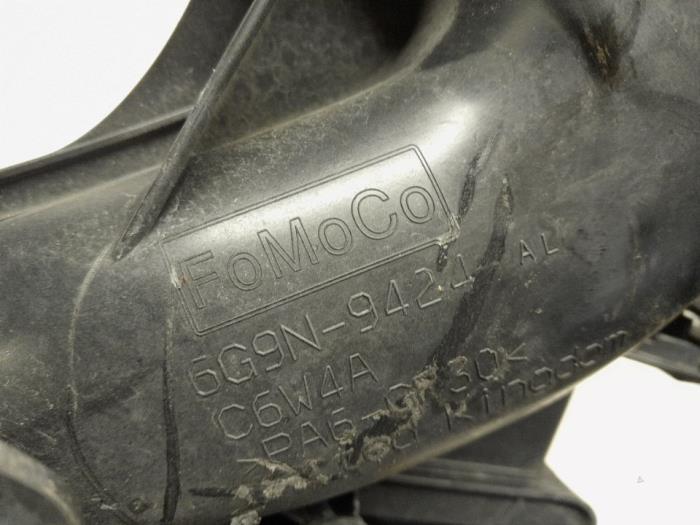 Insugsrör från en Volvo XC90 I 3.2 24V 2008