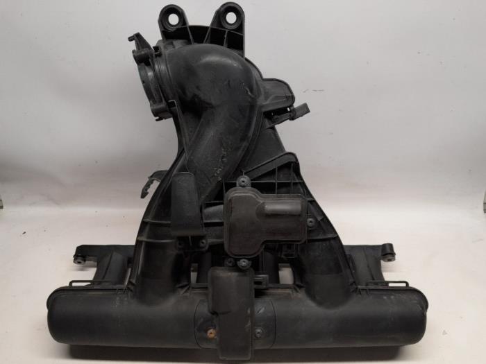 Insugsrör från en Volvo XC90 I 3.2 24V 2008