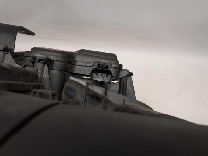 Insugsrör från en Volvo XC90 I 3.2 24V 2008