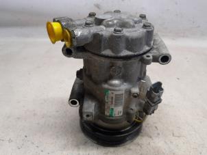 Gebruikte Aircopomp Renault Twingo II (CN) 1.2 16V Prijs € 105,00 Margeregeling aangeboden door Reclycar De Boer BV