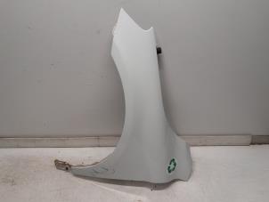 Begagnade Framskärm, vänster Volvo XC60 I (DZ) 2.0 D3 16V Pris € 131,25 Marginaltabell erbjuds av Reclycar De Boer BV