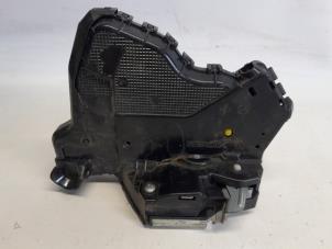 Begagnade Dörrlåsmekanism, 4-dörrars, höger fram Toyota RAV4 (A3) 2.2 D-4D-F 16V 4x4 Pris € 36,75 Marginaltabell erbjuds av Reclycar De Boer BV