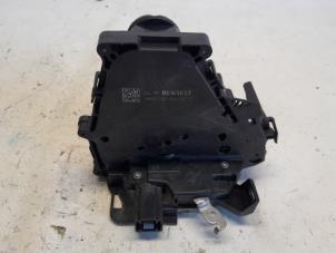 Gebruikte Slotmechaniek Portier 4Deurs rechts-voor Renault Captur II (RJB) 1.0 TCe 90 12V Prijs € 99,75 Margeregeling aangeboden door Reclycar De Boer BV