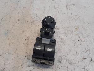 Używane Przelacznik elektrycznej szyby Peugeot Expert (V1/VA/VB/VE/VF/VT/VY) 2.0 Blue HDi 120 16V Cena € 26,25 Procedura marży oferowane przez Reclycar De Boer BV