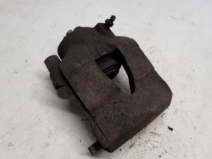 Używane Zacisk hamulcowy lewy przód Volkswagen Golf V (1K1) 1.6 FSI 16V Cena € 15,75 Procedura marży oferowane przez Reclycar De Boer BV