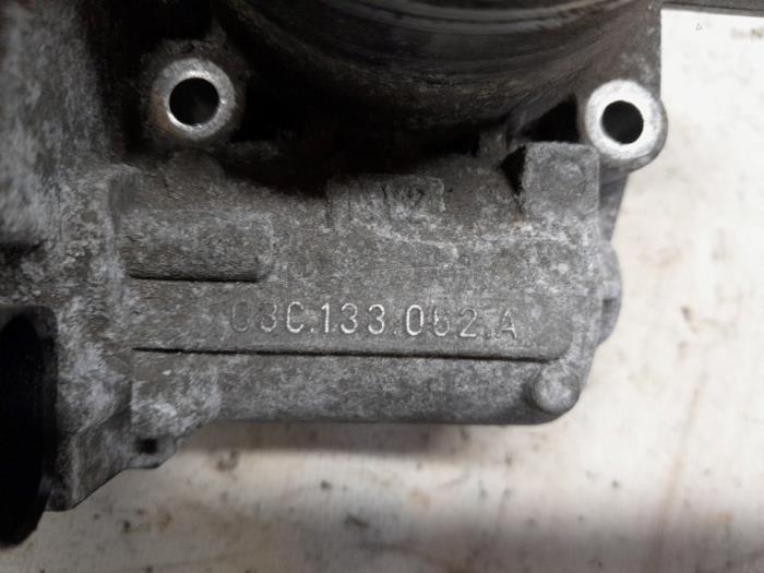 Gasklephuis van een Volkswagen Golf V (1K1) 1.6 FSI 16V 2005