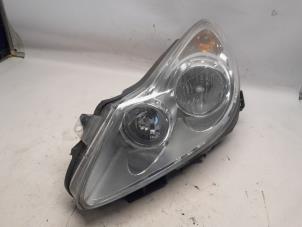 Gebruikte Linker Koplamp Opel Corsa D 1.2 ecoFLEX Prijs € 42,00 Margeregeling aangeboden door Reclycar De Boer BV
