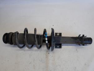Gebruikte Schokdemper rechts-voor Volkswagen Polo V (6R) 1.6 TDI 16V 90 Prijs € 36,75 Margeregeling aangeboden door Reclycar De Boer BV