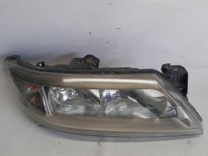 Begagnade Strålkastare, höger Renault Laguna II Grandtour (KG) 2.0 16V IDE Pris € 73,50 Marginaltabell erbjuds av Reclycar De Boer BV