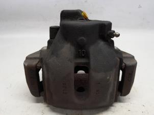 Używane Zacisk hamulcowy prawy przód BMW X5 (E53) 3.0d 24V Cena € 21,00 Procedura marży oferowane przez Reclycar De Boer BV