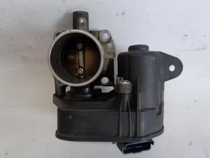 Gebruikte Gasklephuis Peugeot 208 I (CA/CC/CK/CL) 1.2 Vti 12V PureTech 82 Prijs € 26,25 Margeregeling aangeboden door Reclycar De Boer BV