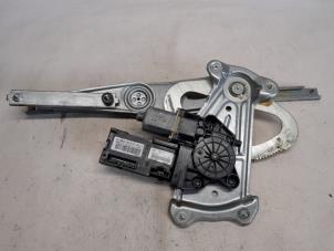 Używane Mechanizm szyby lewej przedniej wersja 4-drzwiowa Renault Megane III Grandtour (KZ) 1.4 16V TCe 130 Cena € 26,25 Procedura marży oferowane przez Reclycar De Boer BV