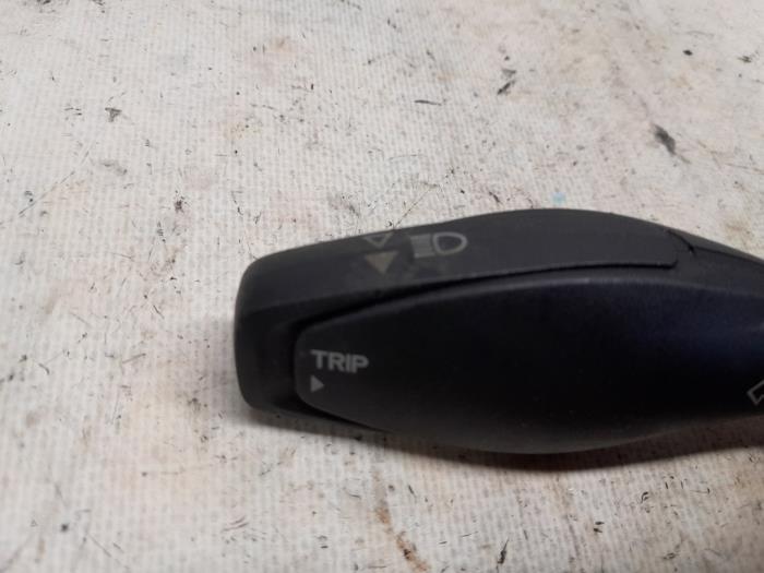 Indikatorbrytare från en Ford Fiesta 6 (JA8) 1.0 EcoBoost 12V 125 2016