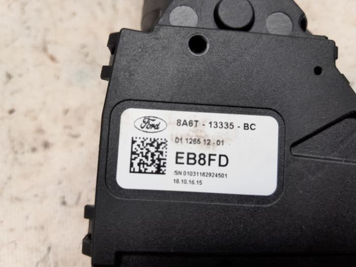 Indikatorbrytare från en Ford Fiesta 6 (JA8) 1.0 EcoBoost 12V 125 2016