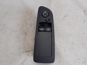 Gebruikte Raam schakelaar elektrisch BMW 1 serie (E81) 120i 16V Prijs € 31,50 Margeregeling aangeboden door Reclycar De Boer BV