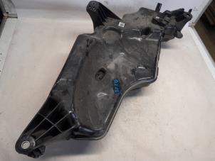 Begagnade AdBlue-tank Audi Q2 (GAB/GAG) 2.0 30 TDI 16V Pris € 288,75 Marginaltabell erbjuds av Reclycar De Boer BV