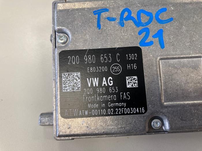 Framåtriktad kamera från en Volkswagen T-Roc I 1.5 TSI Evo BMT 16V 2022