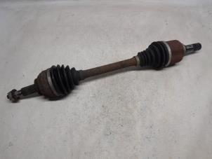 Gebruikte Aandrijfas links-voor Opel Vivaro 1.6 CDTI 90 Prijs € 47,25 Margeregeling aangeboden door Reclycar De Boer BV