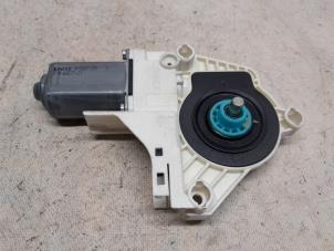 Gebruikte Raammotor Portier Seat Alhambra (7N) 2.0 TDI 16V Prijs € 15,75 Margeregeling aangeboden door Reclycar De Boer BV