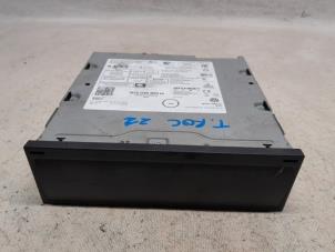 Begagnade Kontrollenhet, multimedia Volkswagen T-Roc I 1.5 TSI Evo BMT 16V Pris € 682,50 Marginaltabell erbjuds av Reclycar De Boer BV