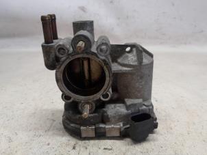 Gebruikte Gasklephuis Opel Corsa C (F08/68) 1.2 16V Prijs € 26,25 Margeregeling aangeboden door Reclycar De Boer BV