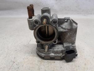 Gebruikte Gasklephuis Opel Corsa C (F08/68) 1.0 12V Prijs op aanvraag aangeboden door Reclycar De Boer BV