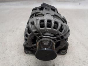 Begagnade Dynamo Renault Twingo III (AH) 1.0 SCe 70 12V Pris på förfrågan erbjuds av Reclycar De Boer BV