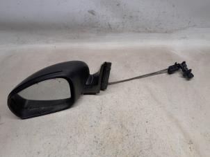 Używane Lusterko zewnetrzne lewe Skoda Fabia II Combi 1.2i Cena € 26,25 Procedura marży oferowane przez Reclycar De Boer BV