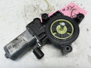 Begagnade Motor, dörrfönster Renault Trafic New (JL) 2.0 dCi 16V 90 Pris € 36,75 Marginaltabell erbjuds av Reclycar De Boer BV