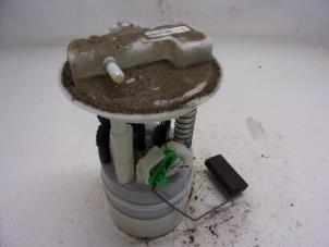 Gebruikte Brandstofpomp Elektrisch Renault Clio III (BR/CR) 1.6 16V Prijs € 26,25 Margeregeling aangeboden door Reclycar De Boer BV