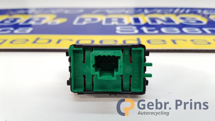 ASR-brytare från en Renault Clio IV (5R) 0.9 Energy TCE 90 12V 2017