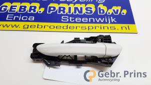 Używane Uchwyt drzwi lewych tylnych wersja 4-drzwiowa Volkswagen Passat Variant (365) 1.4 TSI 16V EcoFuel Cena € 20,00 Procedura marży oferowane przez Autorec. Gebr. Prins b.v.