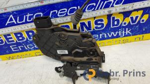 Używane Mechanizm blokady drzwi lewych przednich wersja 4-drzwiowa Volvo V50 (MW) 1.8 16V Cena € 25,00 Procedura marży oferowane przez Autorec. Gebr. Prins b.v.