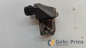 Gebruikte Koelvin relais Renault Clio IV Estate/Grandtour (7R) 1.5 Energy dCi 90 FAP Prijs € 25,00 Margeregeling aangeboden door Autorec. Gebr. Prins b.v.