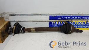 Begagnade Drivaxel, vänster fram Renault Laguna II (BG) 2.0 16V Pris € 30,00 Marginaltabell erbjuds av Autorec. Gebr. Prins b.v.