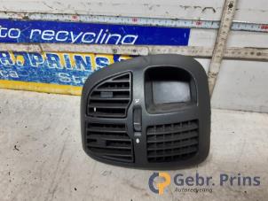 Gebruikte Luchtrooster zijkant Fiat Ducato (243/244/245) 2.3 JTD 16V Prijs € 12,10 Inclusief btw aangeboden door Autorec. Gebr. Prins b.v.