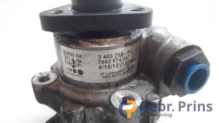 Servostyrningspump från en BMW X3 (E83) 3.0d 24V 2004