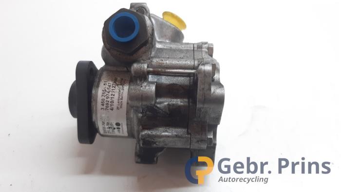 Servostyrningspump från en BMW X3 (E83) 3.0d 24V 2004