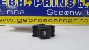 Begagnade Brytare, eldrivna fönster Peugeot Partner (GC/GF/GG/GJ/GK) 1.6 HDI 75 Phase 1 Pris € 12,10 Inklusive moms erbjuds av Autorec. Gebr. Prins b.v.