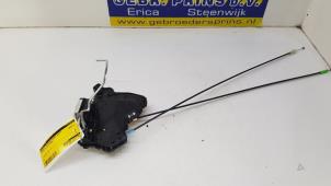 Begagnade Dörrlåsmekanism, 2-dörrars, höger Toyota iQ 1.0 12V VVT-i Pris € 30,00 Marginaltabell erbjuds av Autorec. Gebr. Prins b.v.