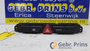 Begagnade Nödbelysningsbrytare Kia Cee'd (EDB5) 1.4 CVVT 16V Pris € 15,00 Marginaltabell erbjuds av Autorec. Gebr. Prins b.v.