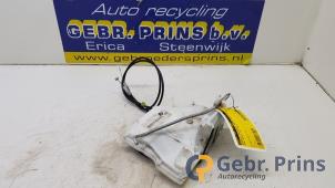 Begagnade Dörrlåsmekanism, 4-dörrars, höger fram Opel Agila (B) 1.2 16V Pris € 25,00 Marginaltabell erbjuds av Autorec. Gebr. Prins b.v.