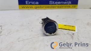 Gebruikte Start/Stop schakelaar Toyota Yaris III (P13) 1.5 16V Hybrid Prijs € 20,00 Margeregeling aangeboden door Autorec. Gebr. Prins b.v.