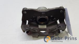 Gebruikte Remklauw (Tang) rechts-voor Toyota Yaris III (P13) 1.5 16V Hybrid Prijs € 40,00 Margeregeling aangeboden door Autorec. Gebr. Prins b.v.