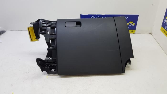 Handskfack från en Volkswagen Up! (121) 1.0 12V 60 2019